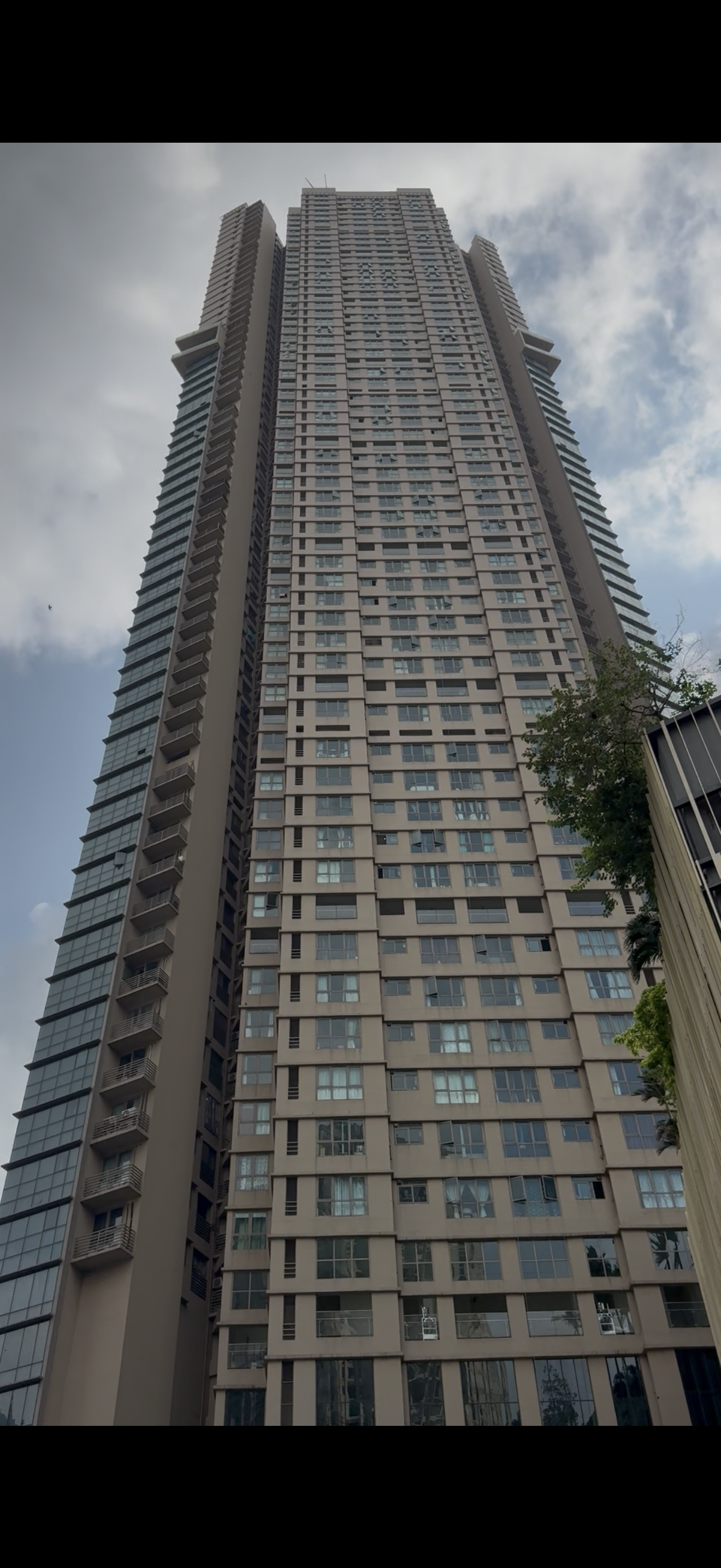 4.5 BHK FLAT FOR SALE